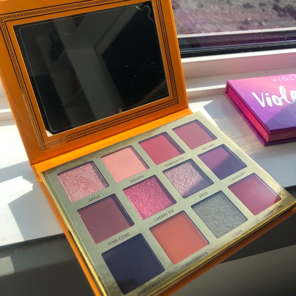 Eyeshadow pallets - Picture 3 of 5